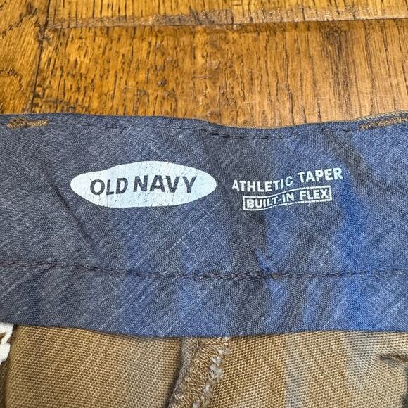 Old Navy Athletic Taper Built in Flex Men's Tan Khaki Chino Pants Size 33x30 - Picture 2 of 6